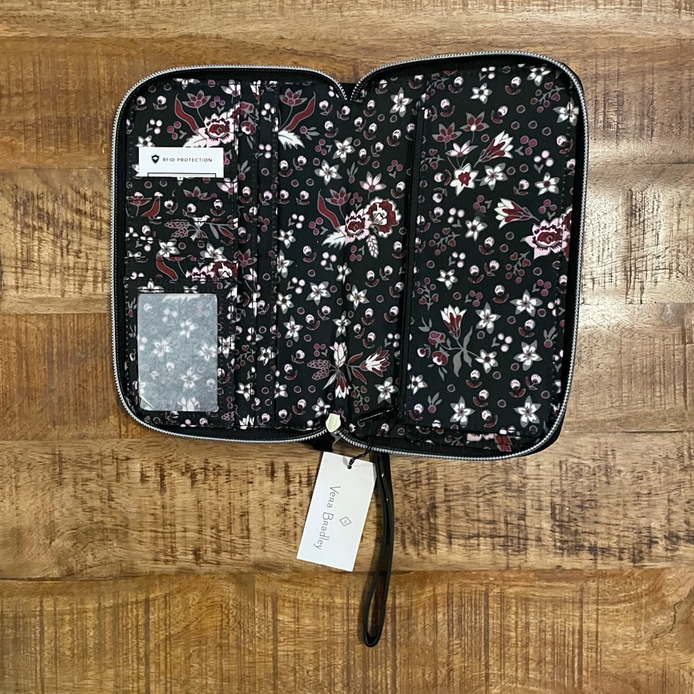 NWT Vera Bradley On the Go Wristlet RFID - Picture 3 of 5